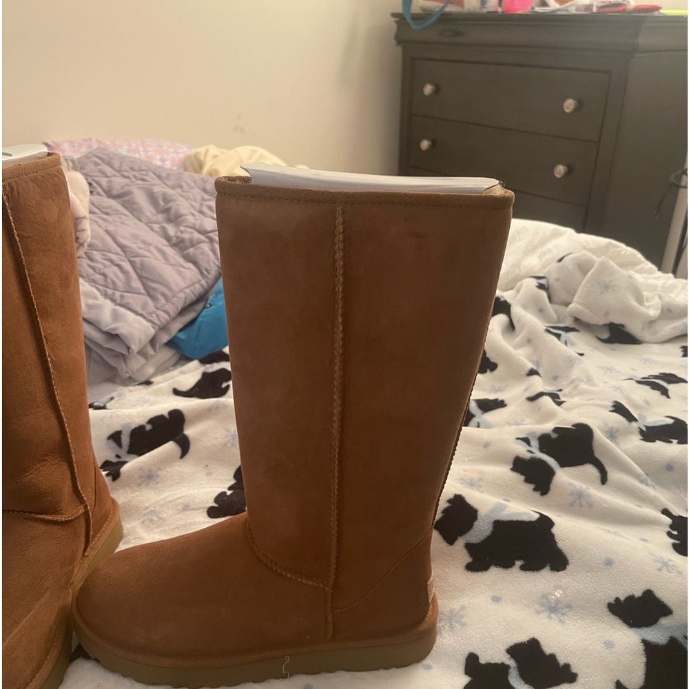 Ugh classic boots never been worn new in box